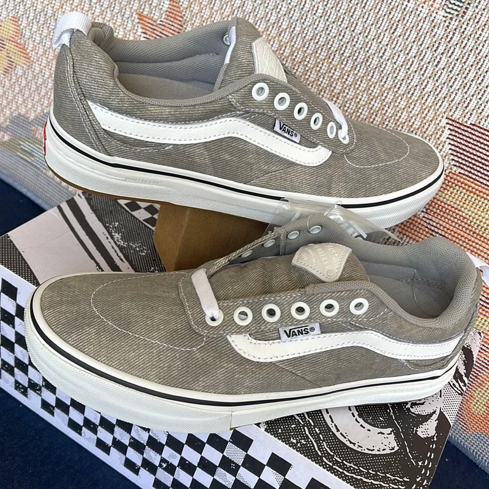 Vans WMNS Kyle Walker (Denim) Gray/White
VN0A5JIE9BM
Sneakers - athletic shoes - Picture 11 of 16